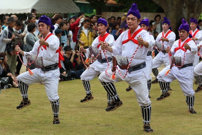 国指定重要無形民俗文化財「種子取祭」が奉納舞踊 - やいまニュース 