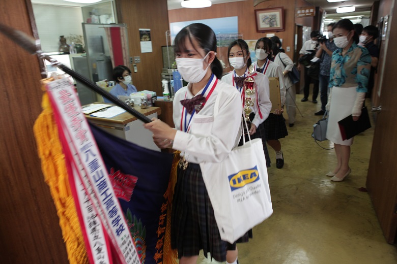 八重山商工 最優秀受賞 県商業研究発表で市長表敬 - やいまニュース