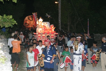 南北芸能交流で沸く竹富町