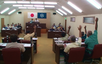 気になる落選町長の臨時議会開会