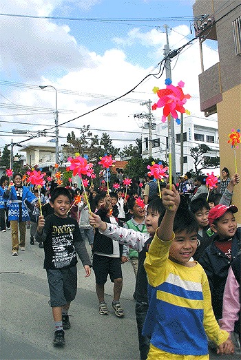 祝・茶寿、カジマヤー大パレード