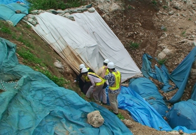 2万年前の人骨が出た竿根田原遺跡を視察