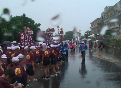 豪雨の日に大浜豊年祭