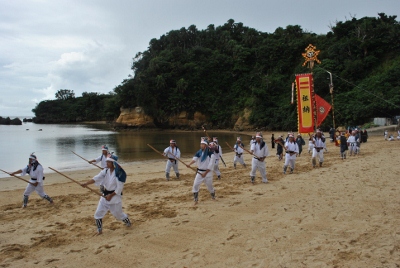 国の民俗無形文化財「西表の節祭」盛況