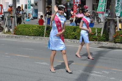 石垣島まつりの市民大パレード盛況