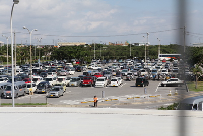 土日に混雑する空港駐車場