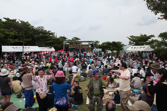 鳩間音楽祭に１５００人以上が参加