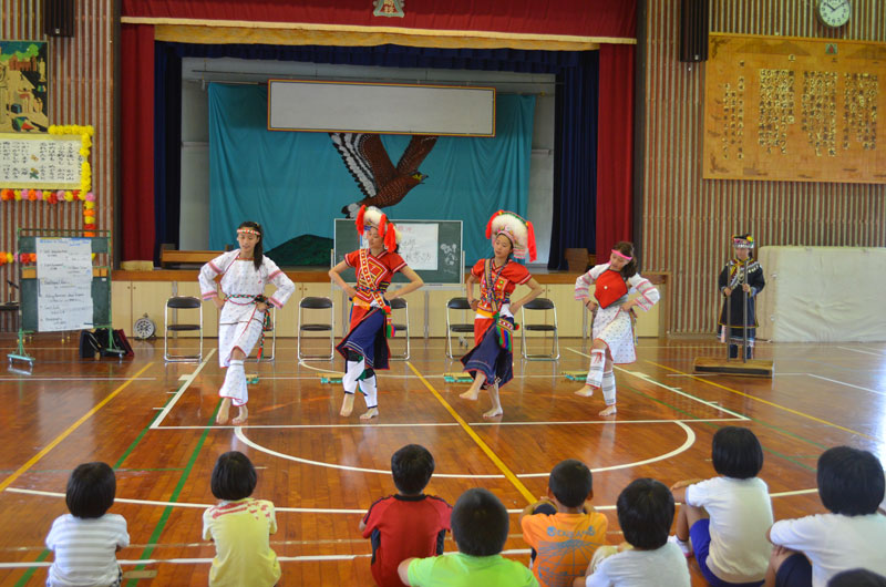 歌と踊りで日台交流