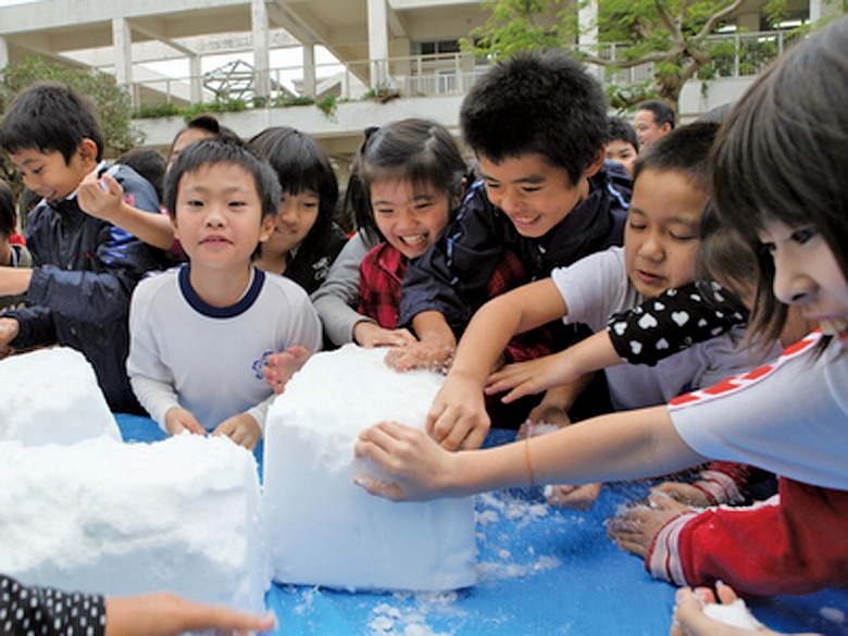 新川小学校に雪のプレゼント