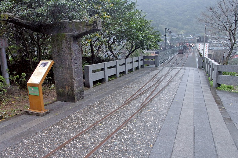 雨の炭鉱跡で出会った”台湾”