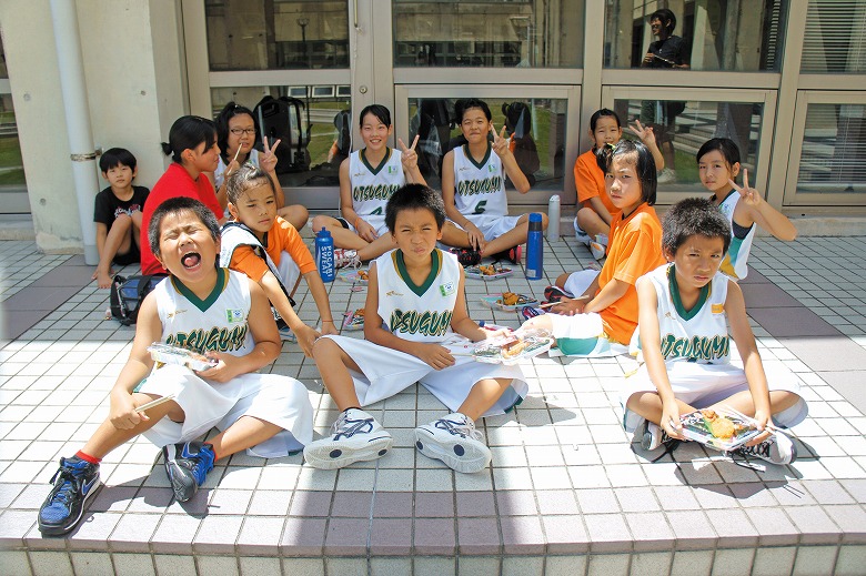 竹富町ミニバスケットボール交流大会の昼ごはん