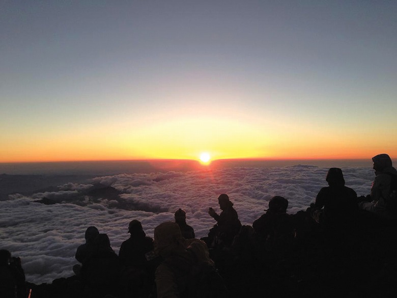 21人が富士登山に挑戦